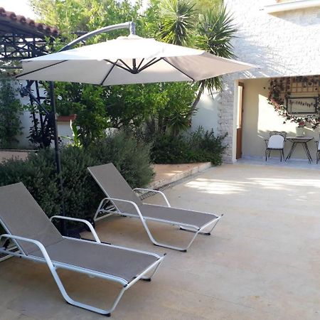 Villa Corina Near The Airport Kouvaras Bagian luar foto