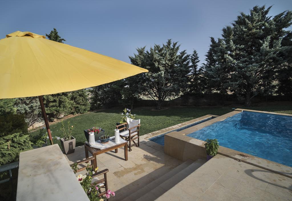 Villa Corina Near The Airport Kouvaras Bagian luar foto