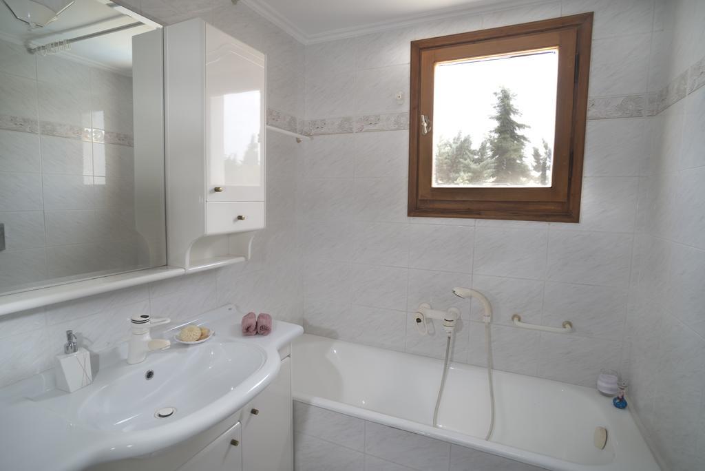 Villa Corina Near The Airport Kouvaras Bagian luar foto