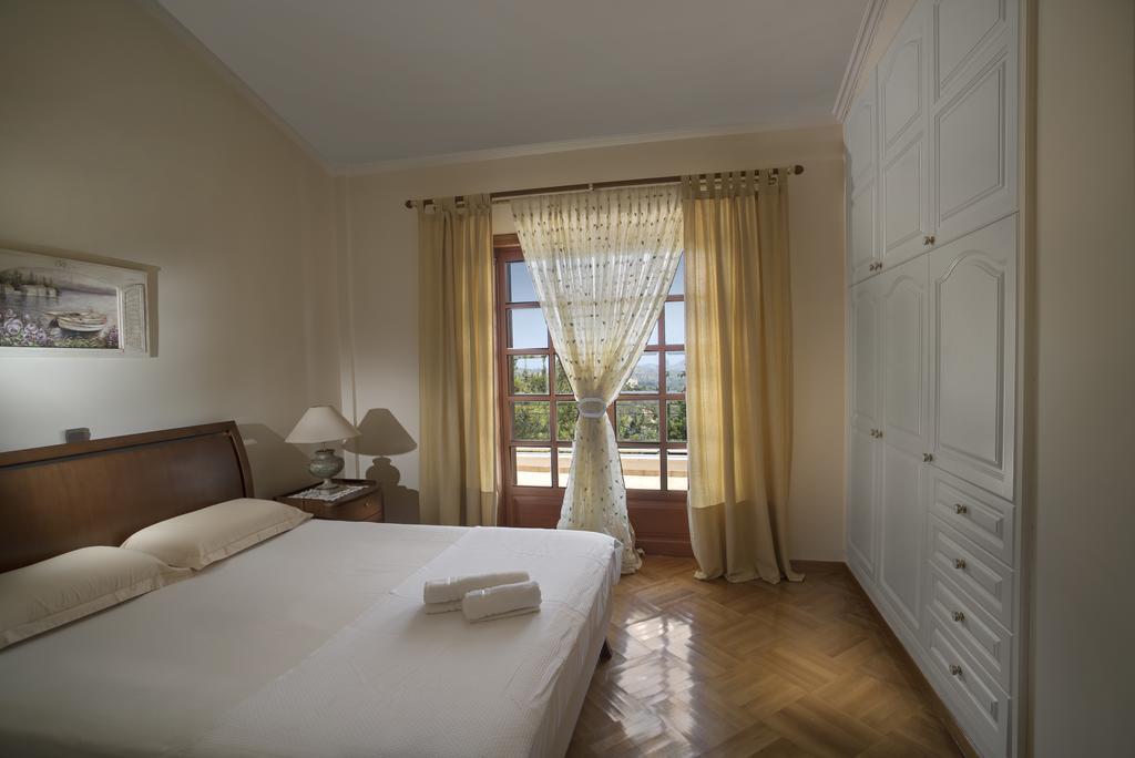 Villa Corina Near The Airport Kouvaras Bagian luar foto