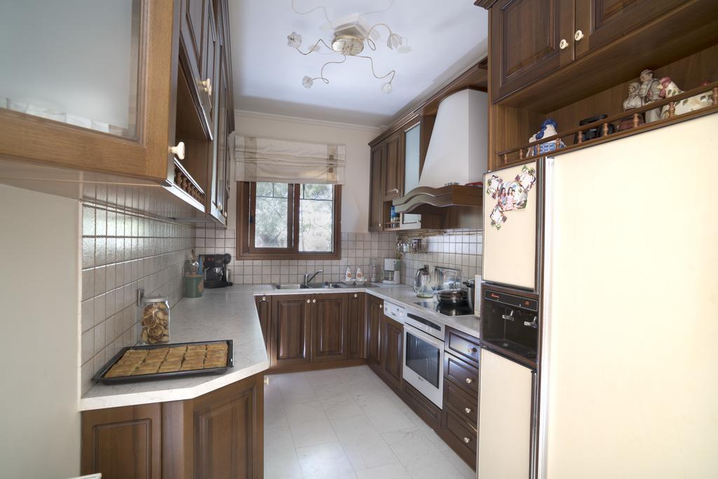 Villa Corina Near The Airport Kouvaras Bagian luar foto