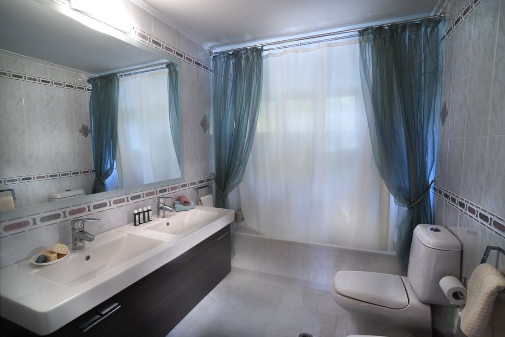 Villa Corina Near The Airport Kouvaras Bagian luar foto