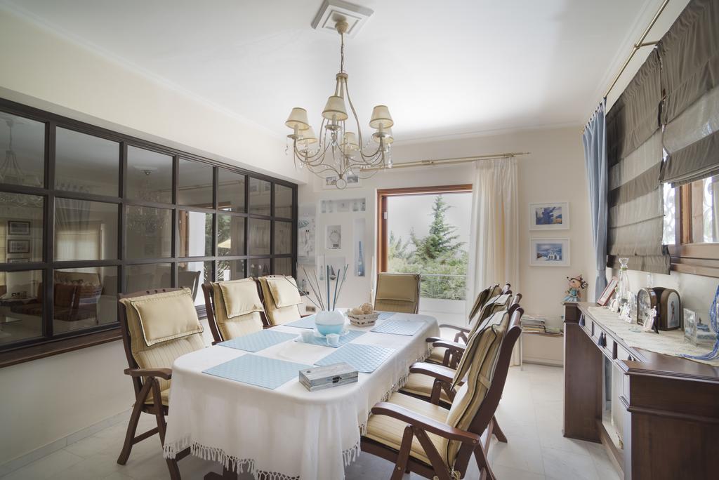 Villa Corina Near The Airport Kouvaras Bagian luar foto
