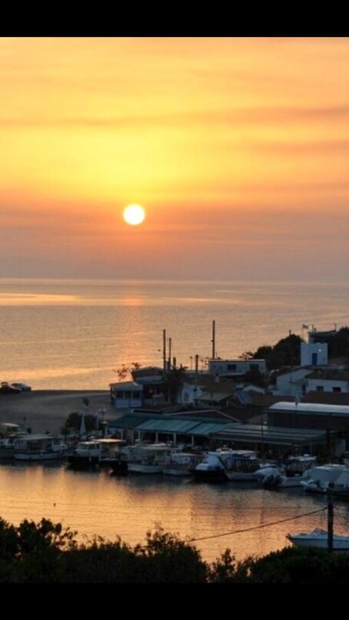 Villa Corina Near The Airport Kouvaras Bagian luar foto